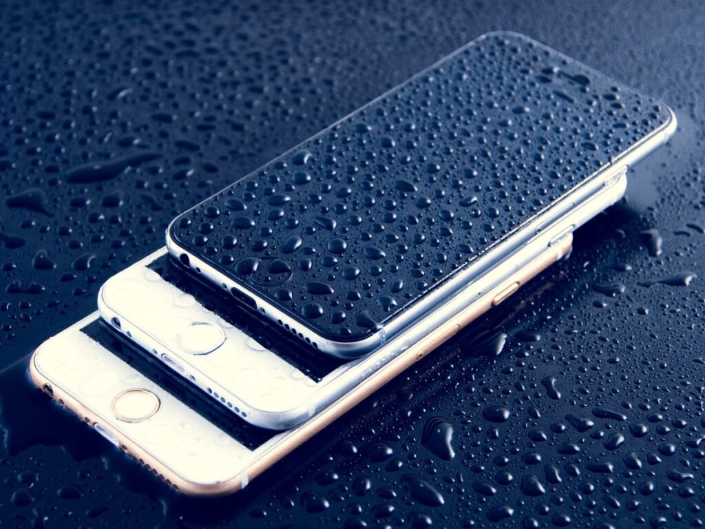 beázott iphone, folyadék, beázás, folyadékbaleset